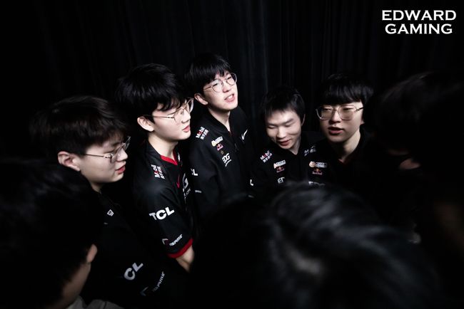 深刻认识到 深刻认识到