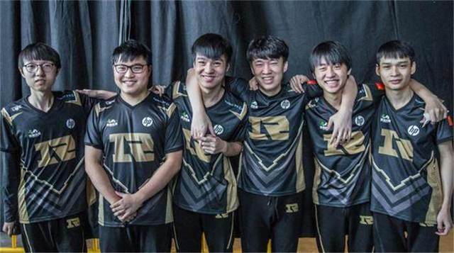 俱乐部与球 俱乐部与球